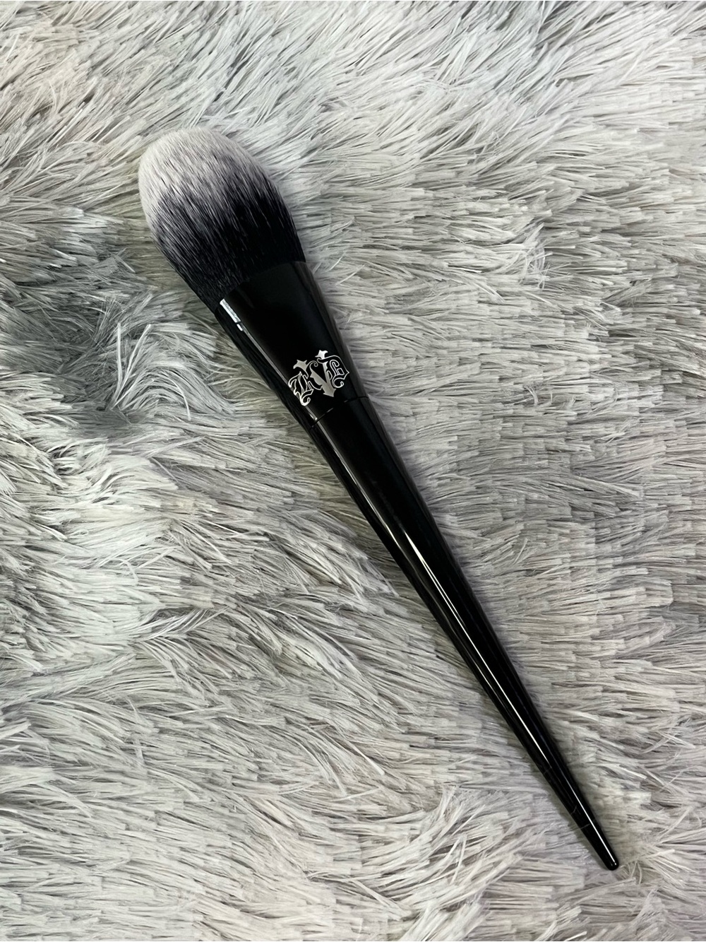 KAT VON D: Lock-It Edge Large Powder Brush #1